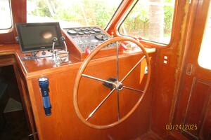 48' DeFever lower helm