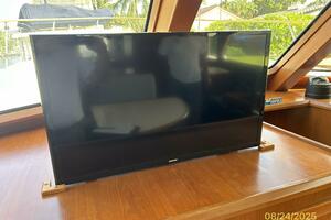 48' DeFever salon TV