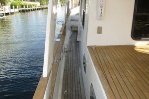 48' DeFever port side deck2