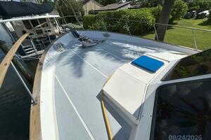 48' DeFever foredeck1