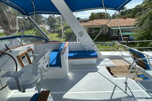 48' DeFever flybridge starboard