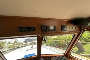 48' DeFever lower helm overhead electronics2