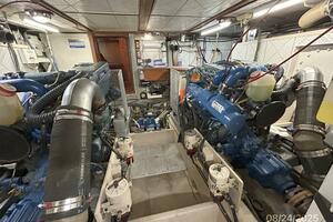 48' DeFever engine room forward