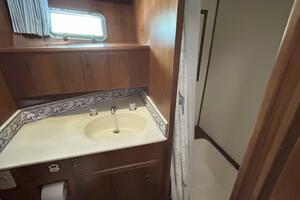 48' DeFever guest head
