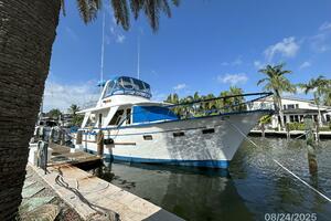 48' DeFever starboard forward profile