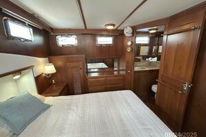 48' DeFever master stateroom port
