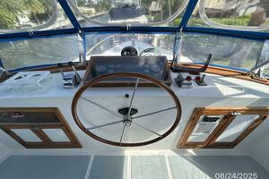48' DeFever flybridge helm2