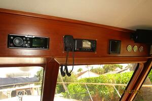 48' DeFever lower helm overhead electronics1