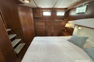 48' DeFever master stateroom starboard