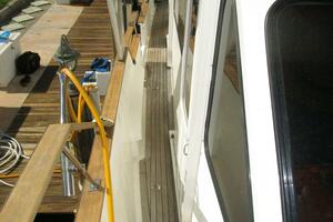 48' DeFever starboard side deck1