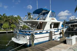 48' DeFever starboard aft profile
