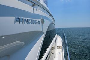 Princess F49 Chill- Companionway