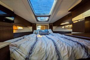 Photo 5783915 for 2015 Sea Ray 310 Sundancer  