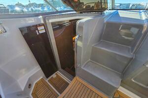 Photo 5783907 for 2015 Sea Ray 310 Sundancer  
