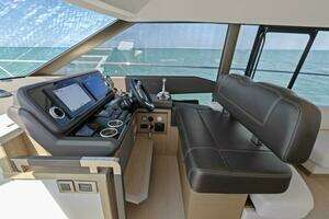 2022 Prestige 590 Flybridge thumbnail 19