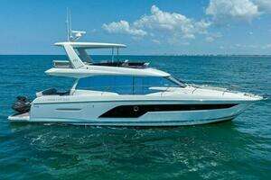 2022 Prestige 590 Flybridge thumbnail 1