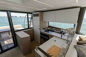 2022 Prestige 590 Flybridge thumbnail 12