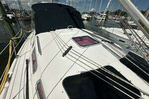 2006 Hunter 38 thumbnail 9