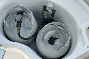 2006 Hunter 38 thumbnail 60