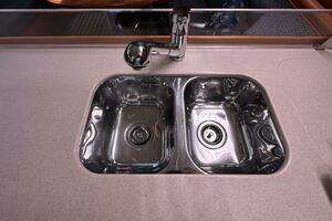 2006 Hunter 38 thumbnail 26