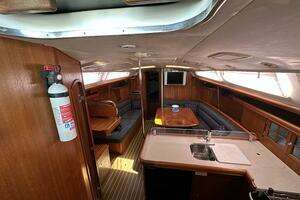 2006 Hunter 38 thumbnail 19