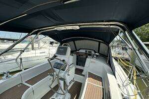 2006 Hunter 38 thumbnail 16