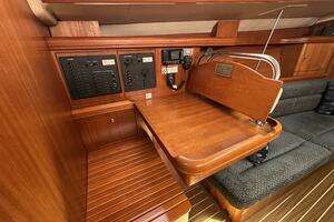 2006 Hunter 38 thumbnail 18