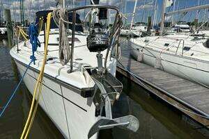 2006 Hunter 38 thumbnail 3