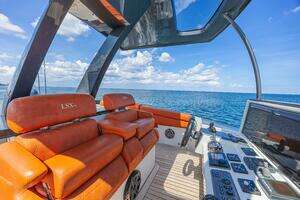 2010 Lazzara Yachts LSX 92 thumbnail 24