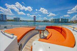 2010 Lazzara Yachts LSX 92 thumbnail 15