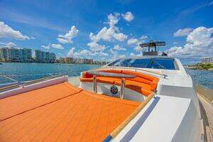 2010 Lazzara Yachts LSX 92 thumbnail 14