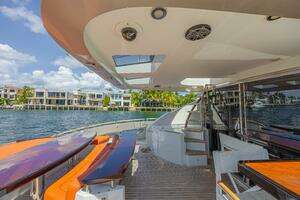 2010 Lazzara Yachts LSX 92 thumbnail 19