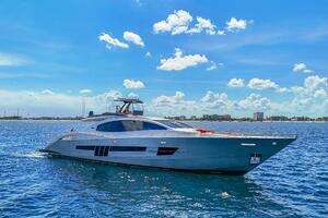 2010 Lazzara Yachts LSX 92 thumbnail 3