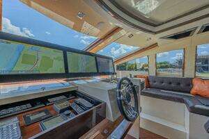 2010 Lazzara Yachts LSX 92 thumbnail 41