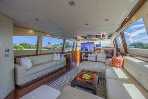 2010 Lazzara Yachts LSX 92 thumbnail 27