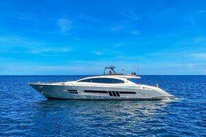 2010 Lazzara Yachts LSX 92 thumbnail 1