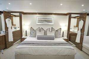 2017 Hargrave Raised Pilothouse thumbnail 15