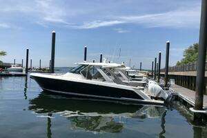 2021 Tiara Yachts 38 LS thumbnail 3