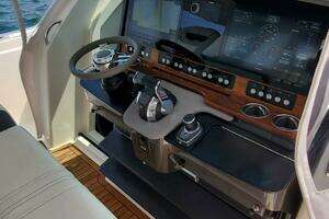 2021 Tiara Yachts 38 LS thumbnail 19