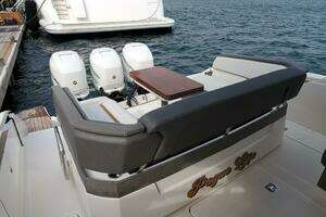 2021 Tiara Yachts 38 LS thumbnail 4