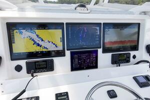 2020 Invincible 39 Open Fisherman Helm And Electronics (8)