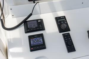 2020 Invincible 39 Open Fisherman Helm And Electronics (3)