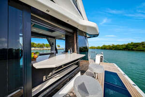 2024 Galeon 560 FLY thumbnail 18