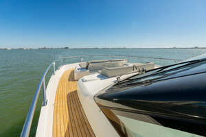2024 Galeon 560 FLY thumbnail 17