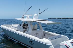 43FT (13.21M) INTREPID Worth Avenue Yachts
