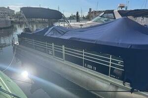 26ft Leisurecraft Yacht For Sale
