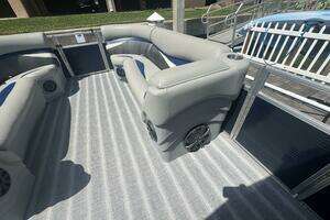 2021 Leisure Kraft Prestige 2635 LX Tri-Toon thumbnail 19