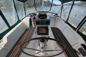 Sea Mistress IV 37ft Beneteau Yacht For Sale