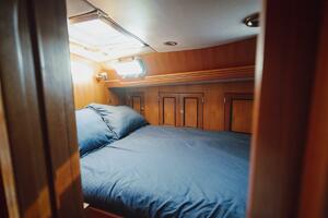 Guest Cabin, Fwd