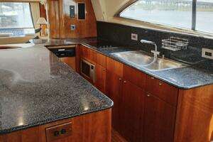 2001 Viking Princess 72 thumbnail 18